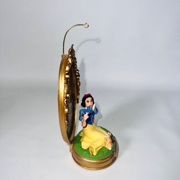 Hallmark Keepsake Ornament 1998 Disney Snow White, Enchanted Memories #2 - Picture 5 of 7